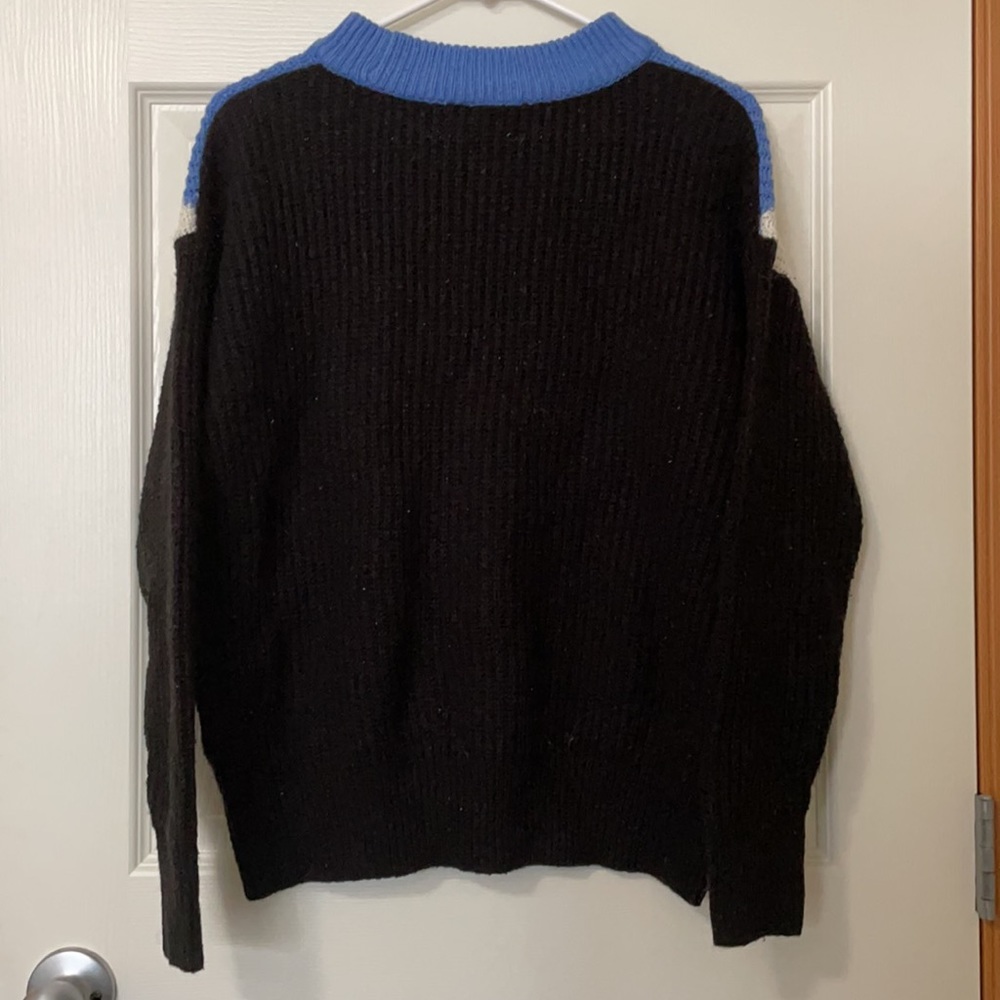V Pattern Sweater - Picture 2 of 3